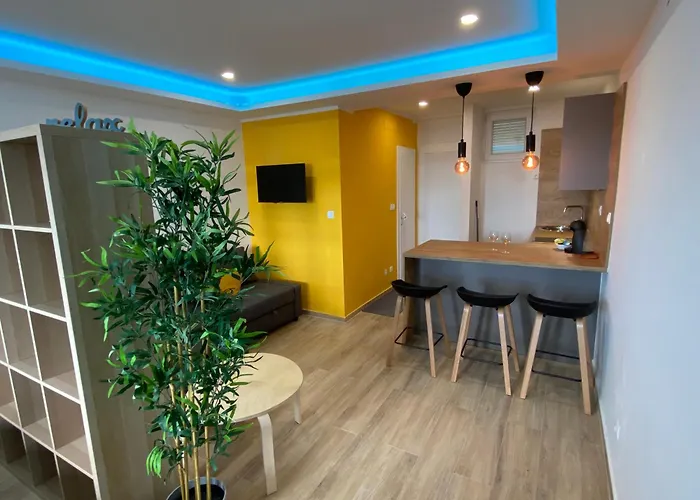 Studio Apartment F&J