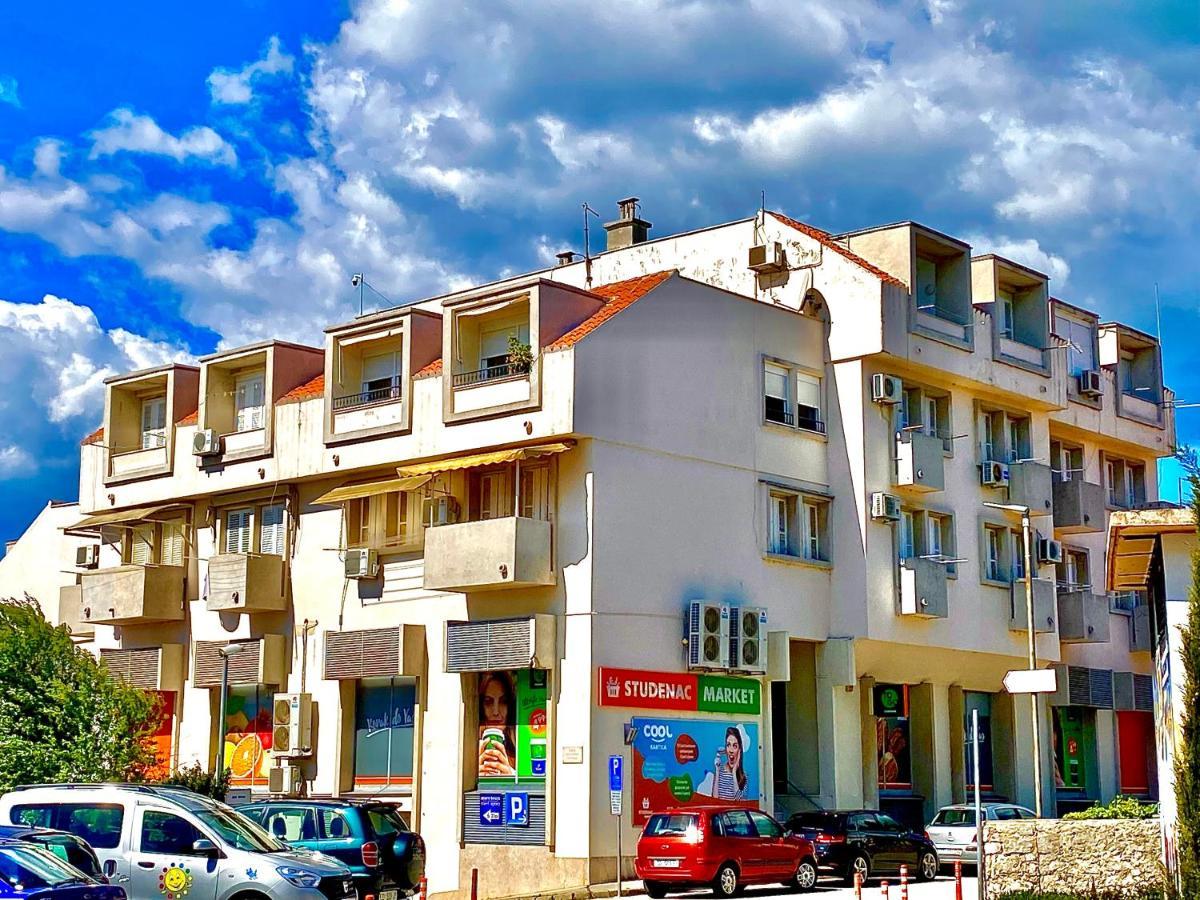 F&j Apartment